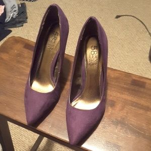 Purple pumps
